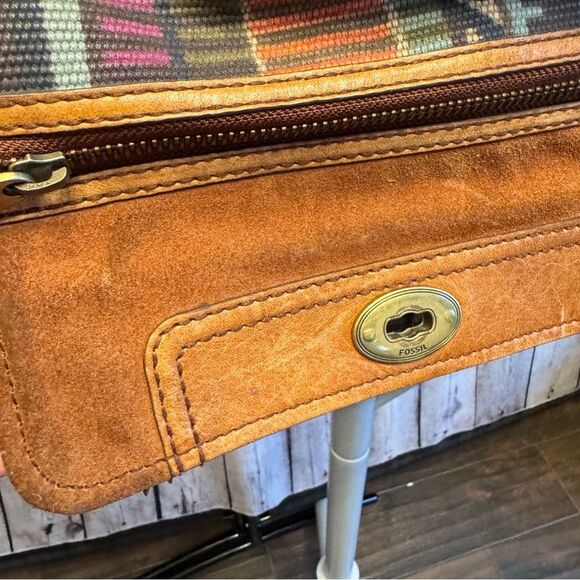 Fossil Multicolored Carpet Leather Crossbody Bag with Southwestern Design - Picture 8 of 11